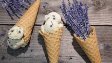 ⑦【Three Twins Ice Cream】 オーガニックアイスクリーム 新フレーバーラベンダーアイスクリーム ワッフルコーン519 円～／カップ 411 円～