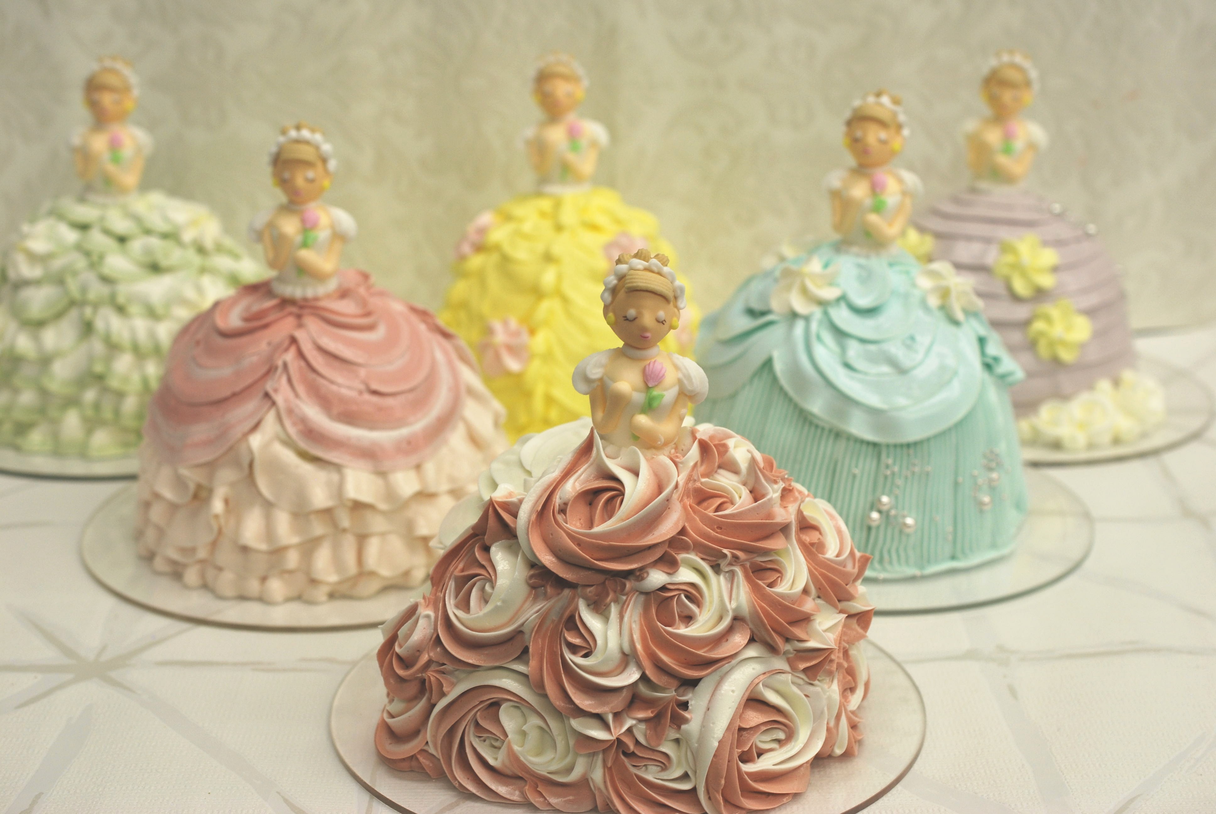 甘いクリームのドレスが可愛いプリンセスのケーキを予約販売 ココシル池袋