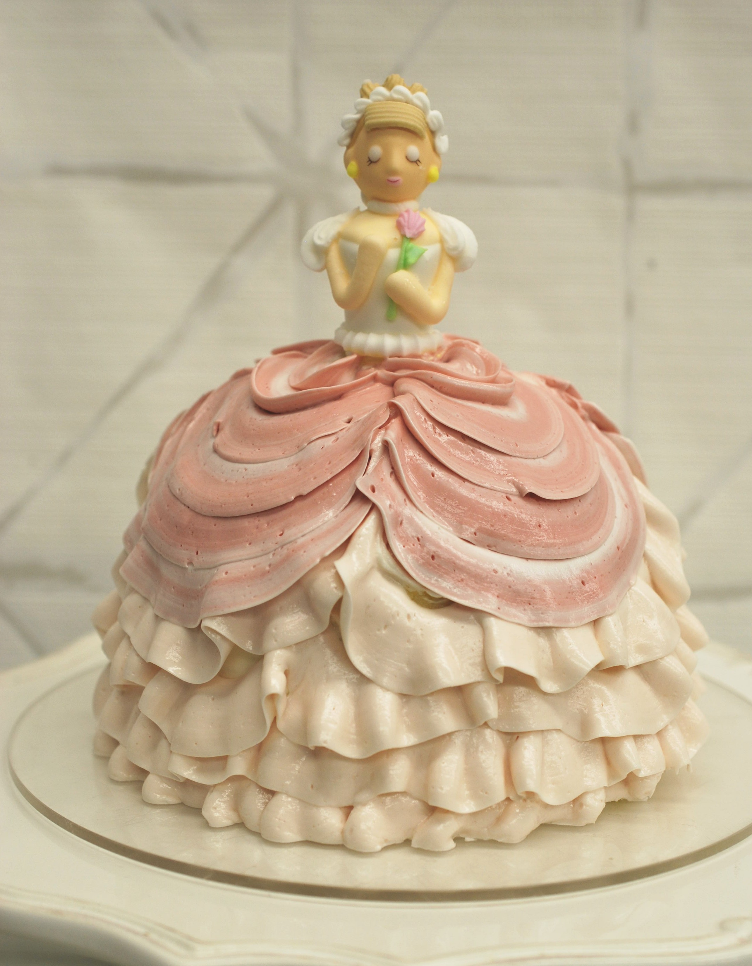 甘いクリームのドレスが可愛いプリンセスのケーキを予約販売 ココシル池袋