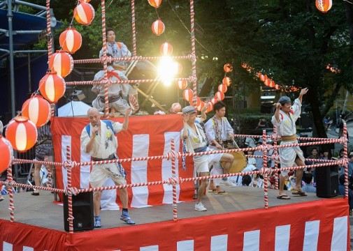 盛り上がるにゅ～盆踊りの様子（撮影：HARU）