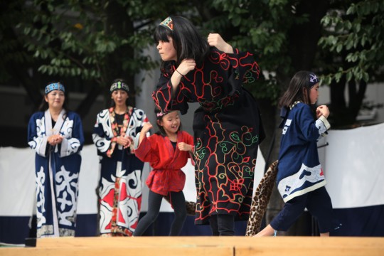 Hitoha Odoru _ Ainu Folk Dance Photo