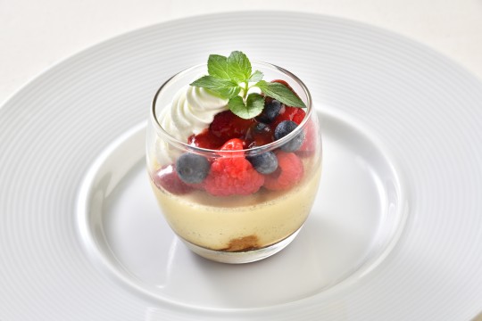 Ocean Casita <wp-shortcode> Casita original pudding using Hokkaido cream (880 yen)