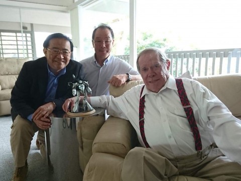 ▲ From left: Shigeru Watanabe, Masuo Ueda, Syd Mead (2017, at Mead House in Pasadena, USA) © Syd Mead, Inc. © Syd Mead Talk Live Executive Committee