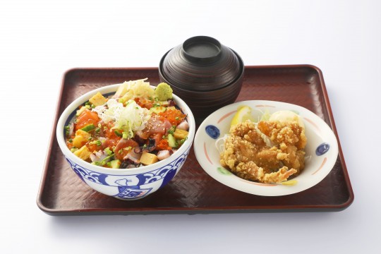 充滿玫瑰傳單和炸雞的Genchan“Sex” 1,280日元築地食堂Genchan（專賣店街Alpa 3F）