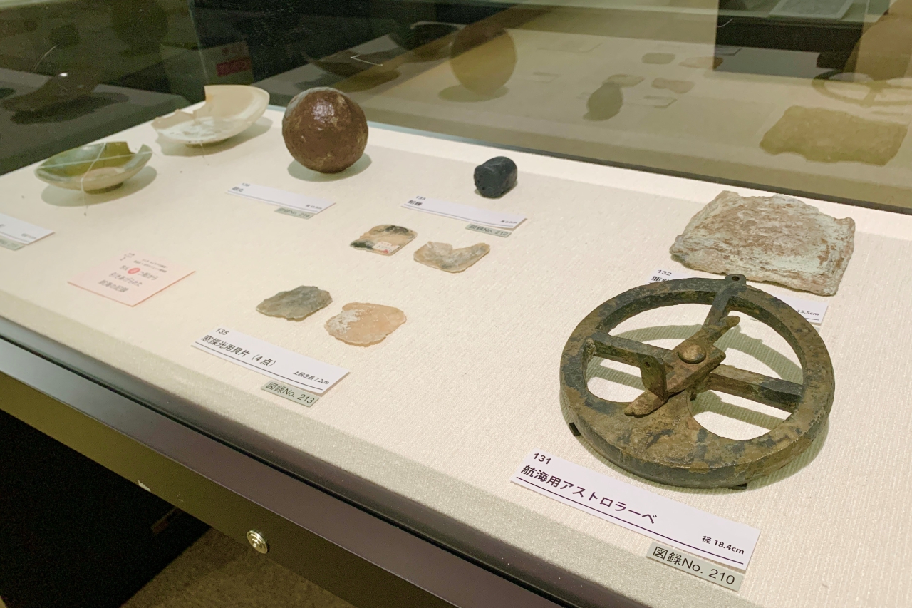 Repatriation materials such as the Portuguese astrolabe that was sunk by Arima Harunobu, the lord of Hizen Hinoe Castle, in retaliation for the murder of a vassal. Sunken off the coast of Nagasaki in 1610 (Keicho 14)