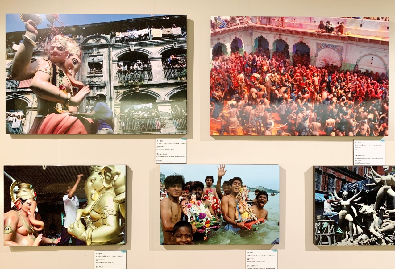 写真家・沖守弘氏が撮影した20世紀後半頃のインドの祭礼とそれに関わる人々の姿。祭りはいずれも壮大で華々しさがあります。