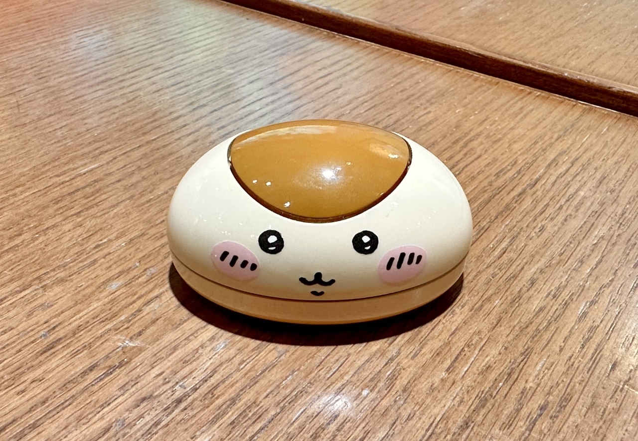 A call button with a chestnut bun design.