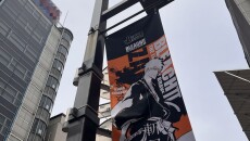 池袋駅 東口五差路付近の『BLEACH』フラッグ