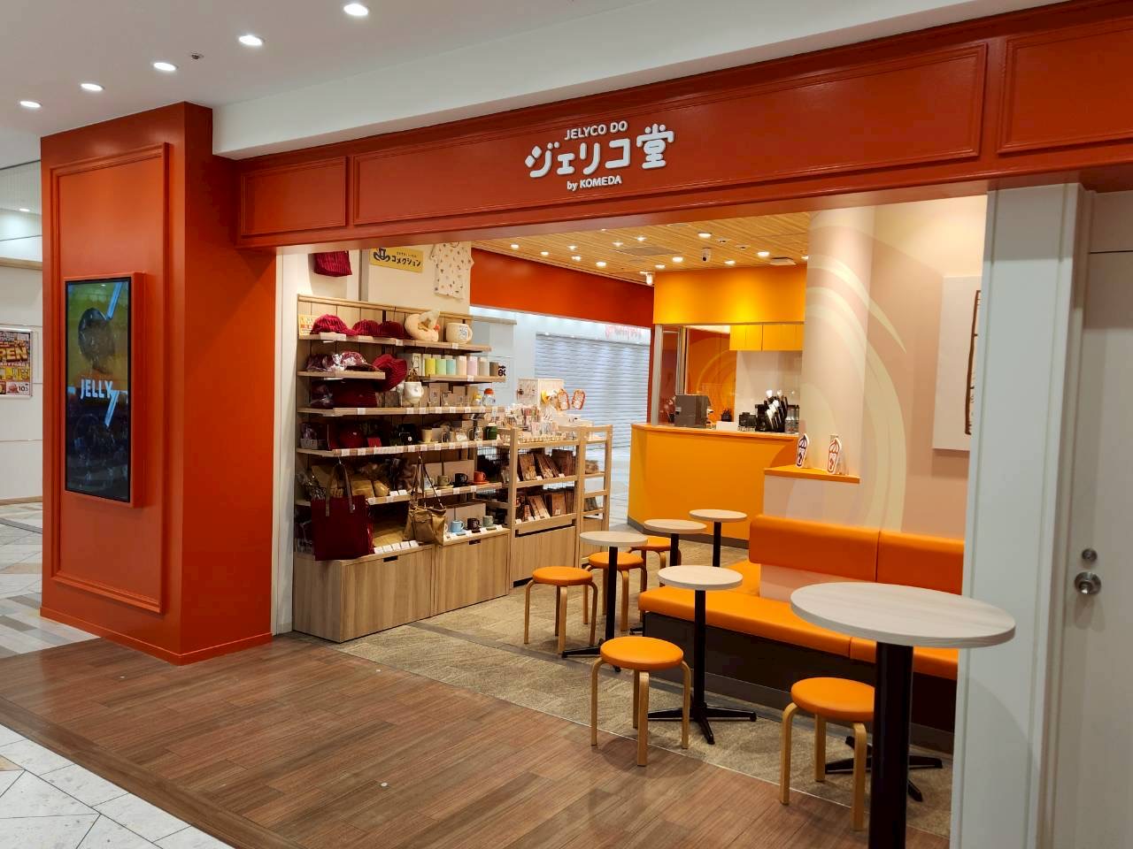 テイクアウト推奨ですが、10席ほどのイートインスペースも用意されています。