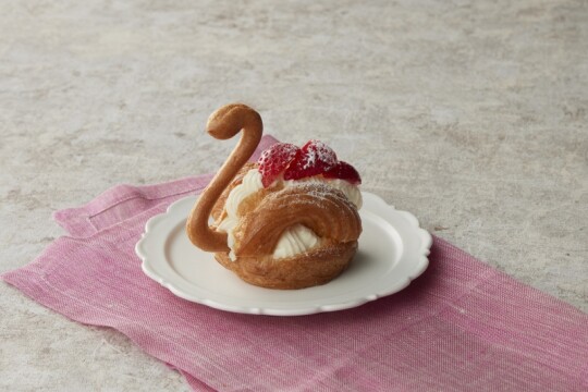 【パティスリーセルクル】「スワンシュー フレーズ」