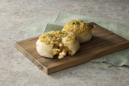 【イルマットーネアルル】「こぼれとうきびパン コンポタ～美瑛コーン“スイートキッス”と北海道2種のチーズ～」