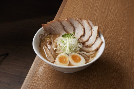 【北海道ラーメン 麺匠 双葉】「中札内産豚ばらチャーシュー白味噌らーめん」
