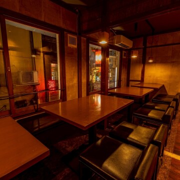 テーブル4名席が4卓