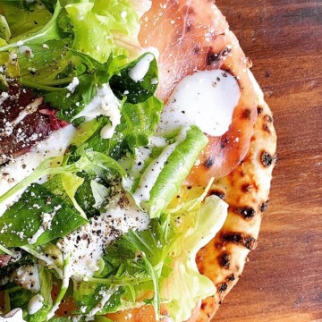 CREAREの野菜たっぷり本格ピザ