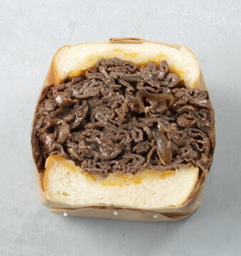 COFFEE AND TOAST【“ぎゅうぎゅう”肉だくサンド】