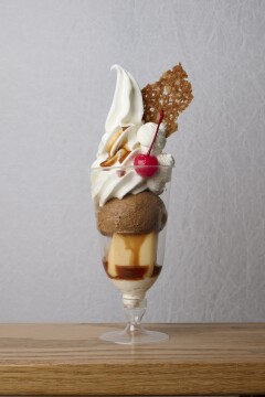 【円山牛乳販売店】 「キャラメルとプリンのレトロパフェ」