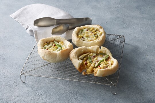 【イルマットーネアルル】「ディープディッシュボロネーゼ~北海道フレッシュアスパラととろ~りチーズ~」