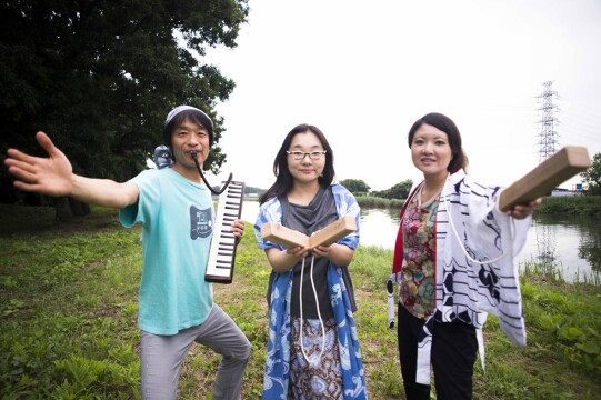 JACSHA（じゃくしゃ）左から　野村誠・樅山智子・鶴見幸代　© Toru Kitahara