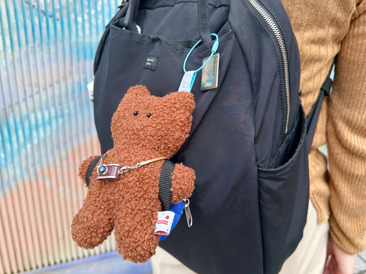 天気の良い日はバッグに付けてお出かけも◎