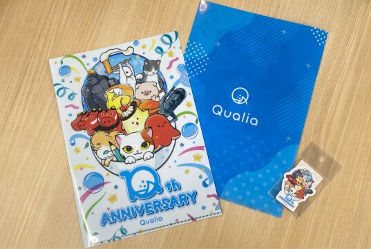Qualia 10周年 A4クリアファイル、ステッカー